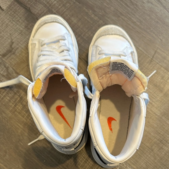 Women’s Nikes blazers size 6 White and Black High-Top Sneakers - Picture 8 of 8